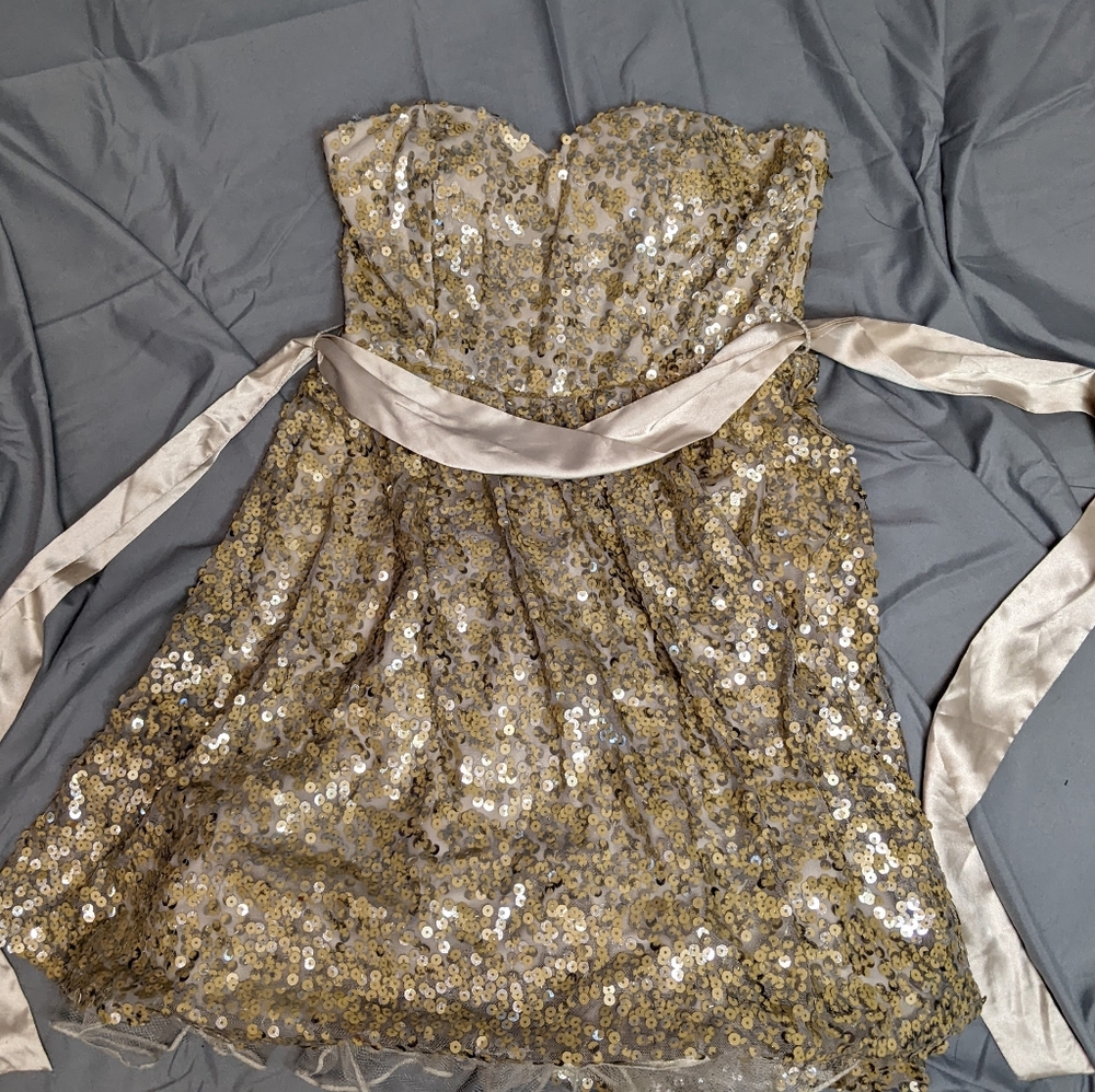 Sweetheart gold sequin dress